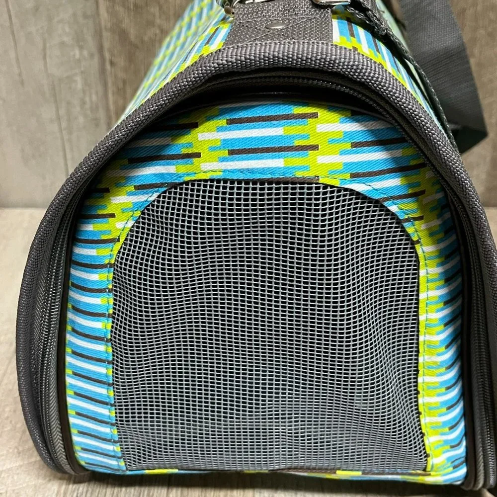 Pet carrier, Soft Sided Pet Travel Carrier, Small Size.